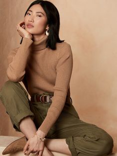 Relaxed Fit Turtleneck Sweater With Ribbed Cuffs, Relaxed Fit Long Sleeve Turtleneck For Work, Beige Long Sleeve Turtleneck With Ribbed Cuffs, Casual Beige Turtleneck With Ribbed Cuffs, Relaxed Fit Turtleneck For Fall Workwear, Casual Brown Turtleneck For Work, Fall Turtleneck For Workwear With Ribbed Cuffs, Fall Workwear Turtleneck With Ribbed Cuffs, Turtleneck Sweater With Relaxed Fit For Work