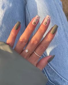 90+ Stunning Fall Nail Designs [2023] To Transform Your Manicure For The Autumn Season - Girl Shares Tips Thanksgiving Nails Design Fall, Art Thanksgiving, Simple Thanksgiving, Thanksgiving Nail Designs, Thanksgiving Nail, April Nails, Simple Fall Nails, November Nails