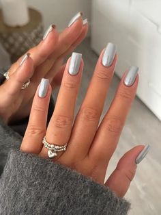 Silver chrome wedding nails Stone Nails, Leopard Nail Designs, Chrome Manicure, Grey Nail Designs, Chrome Nail Art, Chrome Nails Designs, Nails Now, Leopard Nails