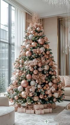 White Flocked Christmas Tree, Fall Christmas Tree, Christmas Trees Decorated, Best Artificial Christmas Trees, Christmas Tree Decorating Ideas, Tree Decorating Ideas, Realistic Artificial Christmas Trees, Flocked Christmas Tree