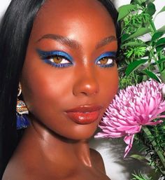 makeup is art Mekap Mata, Makeup Hacks Beauty Secrets, Smink Inspiration, Face Beat, Blue Eyeshadow, Makeup Artistry, Dark Skin Makeup, Dark Skin Women, Makeup For Black Women