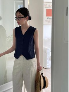 Neautral Clothing, Chinese Learn, Waistcoat Outfit, Japan Dress, Classy Street Style, Korea Dress, Trendy Fashion Outfits, Kpop Outfits