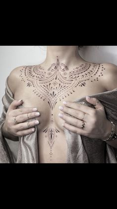 Lower Chest Tattoo, Est Tattoo, Chest Henna, Chest Neck Tattoo, Feminine Back Tattoos, Arm Tattoos Drawing, Henna Inspired Tattoos