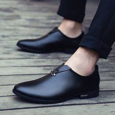 Gents Shoes, Lacoste Shoes, Gentleman Shoes, Best Shoes For Men, Black Slip On, Mens Boots Fashion, Elegante Casual, Leather Dress Shoes, Formal Shoes For Men