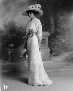 Edwardian outfit, 1912.  Joan Marion, Marchioness of Camden. Victorian People, Edwardian Photographs, Edwardian Gowns, 1900s Fashion, 1910s Fashion, Portrait Vintage, Photo Vintage, Old Fashion