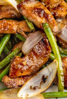 chicken, green beans and onions on a plate