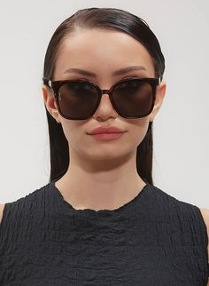 OVERSIZED CLASSIC SQUARE SUNGLASSES IN BROWN TORTOISESHELL PRODUCT DETAILS Frame: Oversized Wayfarer Color: Tortoiseshell Lens: Gradient Smoke #CAT3 100% UV Protection Comes with a Soft Cream Vegan Case SIZE CM INCHES FRAME WIDTH 14.2 CM 5.5" LENS HEIGHT 5.3 CM 2" LENS WIDTH 14 CM 5.5" Chic Brown Square Sunglasses, Brown Square Sunglasses For The Beach, Casual Brown Square Sunglasses, Tortoiseshell Square Frame Sunglasses For Beach, Beach Tortoiseshell Square Frame Sunglasses, Tortoiseshell Square Sunglasses For Summer, Square Tortoiseshell Sunglasses For Summer, Tortoiseshell Sunglasses For Vacation, Summer Tortoiseshell Square Sunglasses