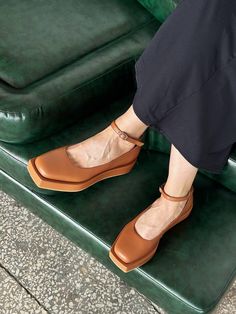 Mary Jane shoes have a simple measured silhouette and will provide an impressive result. They are made in smooth leather, inside there is a leather lining. This model is suitable for narrow and medium feet. PRODUCT INFORMATION Upper: genuine smooth leather Lining: leather Sole: leather, EVA Platform: 0.98 inch (in front), 1.38 inch (behind) * every pair of shoes is handcrafted To see more Mary Jane's shoes from our collection click: https://www.etsy.com/shop/TeShoes?ref=simple-shop-header-name&l Beige Ballet Flats, Mary Janes Platform, Mary Jane Platform Shoes, Shoes Beige, Womens Mary Janes, Platform Mary Janes, Mary Jane Shoes Womens, Shoes Custom, Shoes Vintage