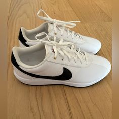 Never Worn Golf Shoes Size 9.5 Nike Casual Golf Shoes With Round Toe, Casual Nike Golf Shoes, Nike Synthetic Round Toe Golf Shoes, Nike Golf Shoes With Synthetic Material And Round Toe, Nike Synthetic Golf Shoes With Round Toe, Nike Golf Shoes, Nike White, Shoes Color, Nike Golf