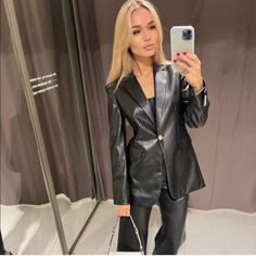 New With Tags Bloggers Favorite! Gold Buttons #Black#Oversized#Influencer#Vegan#Pad#Shoulder#Fw21# Zara Tweed Blazer, Bridesmaids Jumpsuits, Faux Leather Jeans, Hot Pink Blazers, Black Leather Blazer, Black Suit Jacket, Green Blazer, Pink Blazer, Zara Jackets