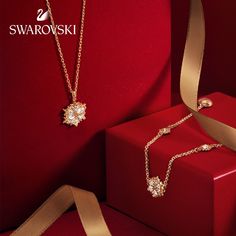 Christmas Jewellery Photography, Christmas Jewelry Photoshoot, Jewelry Advertising Photography, Christmas Jewelry Photography, Jewelry Shop Display, Jewelry Product Shots, Jewelry Rendering, Creative Jewelry Photography, Jewelry Photography Styling