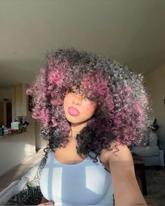 Pink Highlights Black Women, Dyed Curly Hair, Highlights Curly Hair, Y2k Hairstyles, Cute Hair Colors, Dyed Hair Inspiration, Colored Curly Hair, Dyed Natural Hair