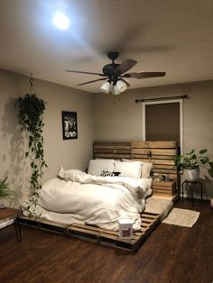 Bedroom ideas homedecor woodpallets bedframe diyproject Palet Beds Bedrooms, King Bed Pallet Frame, Queen Bed On Pallets, Cozy Bedframe Ideas, Western Bedrooms Beds & Frames, Bed Frame Made From Pallets, Pallets For Bed Frame, Palets Bed Ideas, Room Ideas Aesthetic Pallet Bed