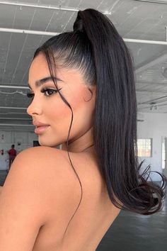 Hair Tendrils, Slicked Back Ponytail, High Ponytail Hairstyles, Hairstyles Hoco, Hair Hoco, Slick Hairstyles, Hair Ponytail Styles, Smokey Eyes, Short Hairstyle