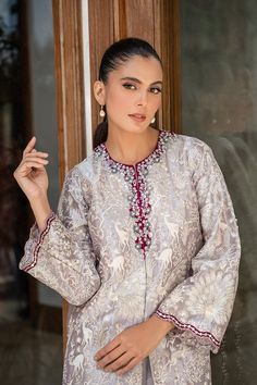 Bini Sania Maskatiya, Designer Name, Silk Trousers, Eid Collection, Silk Jacket, How To Dye Fabric, Raw Silk, Digital Photography, Wedding Outfit