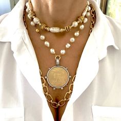 Large Necklaces, French Face, Chunky Gold Jewelry, Large Pearl Necklace, Chunky Gold Necklaces, French Coins, Classic Pearl Necklace, Bijoux Art Nouveau, Pearl Necklace Designs