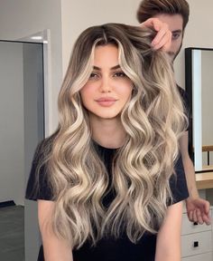 Balayage For Dark Brown Hair With Blonde, Light Brown And Blonde Hair Ideas, Brown Root Hair Ideas, Super Light Blonde Balayage, Brown Eyes Blonde Balayage, Ash Blonde Balayage 2023, Blonde Babylights Face Framing, Balayage Hair Blonde 2023, Ombre Hair Color Medium Length Balayage