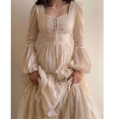 Victorian Lace Dress, Gaun Abad Pertengahan, Sax Dress, Gunne Sax Dress, Old Fashion Dresses, Prom Dresses Modest, Evening Gowns Elegant, Prom Dresses Vintage, Fairytale Dress