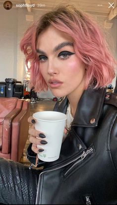 Cotton Candy Hair, Trending Hair, Hair Cuts For Women, Candy Hair, Hair Trend, Hair Envy, Pretty Makeup, Short Hair Cuts For Women, Beauty Inspiration