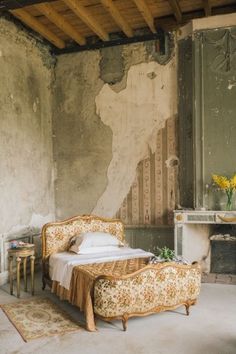 an old bedroom with peeling paint and furniture