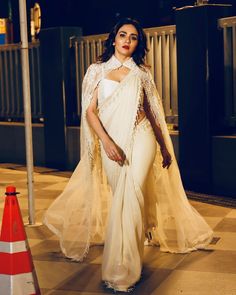 Offwhite Saree With Contrast Blouse, Mekhela Chador, Saree With Contrast Blouse, Indian Gown, Sangeet Outfit, Blouses Designs, Sari Design, Engagement Dress, Indian Saree Blouses Designs