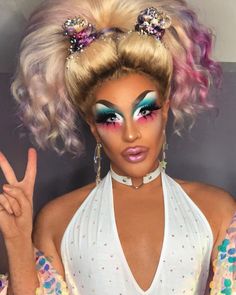 Drag Makeup Looks, Decade Makeup, Ariel Versace, Drag Party, Drag Wigs, Drag Queen Makeup