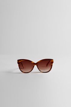 These chic oversized sunglasses feature a slight cat eye shape and are 100% UV protected. Perfect for sunny days, you will reach for these Sunglasses all season long. A hard case & cleaning cloth are included. Style #: EL123 Brown Cat Eye Sunglasses With Uv Protection, Spring Acetate Sunglasses With Tinted Lenses, Brown Cat-eye Sunglasses With Uv Protection, Trendy Brown Acetate Sunglasses, Acetate Cat Eye Sunglasses With Uv Protection, Spring Sunglasses With Uv Protection In Acetate, Spring Acetate Sunglasses With Uv Protection, Brown Cat Eye Sunglasses With Gradient Lenses For Vacation, Trendy Acetate Cat Eye Sunglasses With Uv Protection