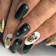 50 Elegant Emerald Christmas Green Nail Designs You Shoud Do For The Green Nail Art, Festive Nail Art, Holiday Nail Designs, Green Nail Designs, Cute Christmas Nails, Christmas Gel Nails, Christmas Nail Art Designs, Holiday Nail Art, Christmas Nails Acrylic