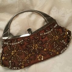 Beaded Throughout With Flower Design Silver Tone Heavy Handle With Stones Comes With Longer Attachable Chain Strap 12 X 4 1/2 X 3 Memorial Board, 90s Y2k Fashion, Jeweled Shoes, Women Crossbody Bag, Gold Bag, Beaded Handbag, Brown Handbag, Jewelry Outfit, Design Silver