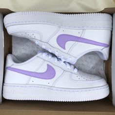 authentic white Nike Air Force 1 hand painted custom sneakers lilac swooshes insides and outsides The sneakers are protected against water/rain You can clean the painted parts by hand with water only Do NOT wash the sneakers in the washing machine All sneakers are made on order, please allow 2 weeks processing time for your item to be shipped The Netherlands: 2 work days Europe: can take 4-12 days U.S. & Canada: can take 2-3 weeks Worldwide: can take 3-4 weeks  * BE AWARE OF YOURE SNEAKERS SIZE, Purple Nike Shoes, Pastel Shoes, White Nike Air Force, Water Rain, Nike Air Force 1 Custom, White Nike Air, Nike Shoes Air Force, Preppy Shoes, All Nike Shoes