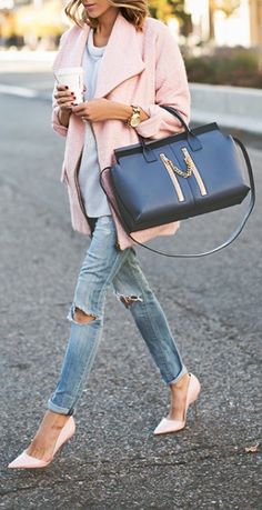 Pastels for fall. Louboutin Wedding, Fest Outfits, Hello Fashion, Mode Casual, Pink Coat, Looks Style