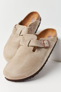 Boston Birkenstock, Birkenstock Boston Soft Footbed, Boston Soft Footbed, Taupe Sandals, Birkenstock Clog, Linen Pants Outfit, Boston Clogs, Birkenstock Style, Suede Clogs