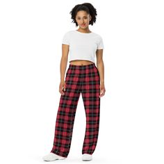 Sport the energy of CPY, calm and comfy and all about the 90's. :). The material of these lounge pants is super soft. Kick back, grocery shop and have sweet dreams, these pants let you do it all in 90's wide leg pajama fashion. Excellent material for fall and winter. These are unisex. We suggest to order your normal size or down a size for a more fitting shape. These are yummy loungy and loose. • Relaxed unisex fit • Practical side pockets • Elastic waistband with a white drawstring • Can be wor Plaid Wide Leg Pants, Christmas Pants, Christmas Pajama Pants, Buffalo Print, Cozy Pants, Christmas Day Outfit, Pajama Fashion, Cozy Pajamas, Printed Wide Leg Pants