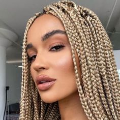 40 Makeup Looks For Brown Eyes, From Minimalist to Bold Box Dreads, Barely There Makeup, Brown Eyes Pop, Girl With Green Eyes, Faux Freckles, Blonde Box Braids, Makeup Glam, Blonde Braids