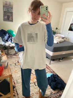 comfy warm outfit, big overzised tshirt, layered shirts, cozy clothes, timeless, graphic tshirt Layered Shirts Aesthetic, Layered T-shirt, Big Tshirt Aesthetic, Big Tshirt Outfits, Overzised Tshirt, Layered Tee Outfit, Layering White Shirt, How To Style Baggy Tshirts, Layering Shirts Outfit