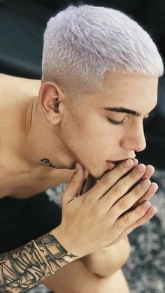 Hair Color Ideas For Short Hair Men, Mens Hairstyles Color, Short Hair Color Ideas Men, Color Hair Men, White Hair Boy, Platinum Blonde Hair Men, Mens Hair Color, Hair Color Men, Blonde Hair Men