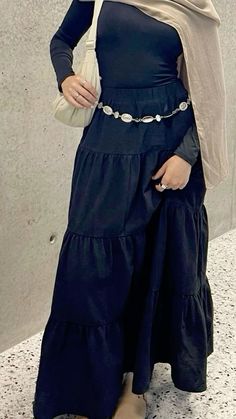 Modest Dresses Summer, Modest Style Outfits, Hijabi Looks, Summer Outfits For Hijab Girl, Summer Fit Modest, Modest Cute Fits, Long Black Shirt Outfit, All Black Modest Outfit, Cool Hijab Outfit