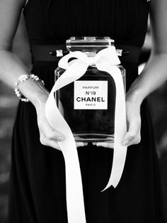 Hens Party Themes, Perfume Chanel, Vintage Foto's, Parfum Chanel, Chanel 19, Chanel No 5, Chanel Perfume, Chanel Inspired, Chanel Paris