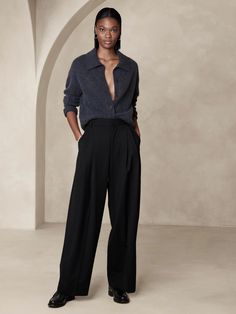 Siena Wide-Leg Italian Wool Pant | Banana Republic Black Pants Aesthetic, Row Aesthetic, Professional Fits, Wide Leg Trousers Outfit, Smart Outfits, Style Uniform, Petite Shorts, Shop Clothes, Winter Outfits For Work