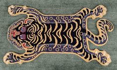 a rug with a tiger design on the front and back of it's body