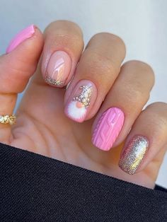 24 Super Pretty Pink Christmas Nails for a Girly Holiday Twist! | Everygirl Edit Santa Nails, Silver Glitter Nails, Nail Art Glitter, Nail Art Set, Manicure Kit, Nail Designs Glitter, Xmas Nails, Christmas Nail Designs, Glitter Nail Art