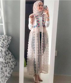 Vetement Hippie Chic, Hijab Jeans, Open Dress, Mode Abaya, Muslim Fashion Hijab, Style Hijab, Hijabi Outfits Casual, Muslim Outfits