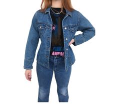 "Vintage 1980s medium wash fitted denim jacket MEASUREMENTS: Chest: 36\" Sleeve: 30\" Waist: 32\" Length: 25\" All measurements taken with garment laid flat. Modern Size Estimate: S/M CONDITION: Excellent Vintage Condition All items at Time Warp are vintage, so there is some wear. They may not be 100% free of minor defects, as they have already been loved. We list items by condition and note any flaws. Find us on Instagram: @timewarpbr INV 3029" 90s Fitted Denim Jacket For Fall, 90s Style Medium Wash Denim Jacket, 90s Fitted Denim Jacket, Fitted 90s Denim Jacket, Fitted Denim Jacket, Green Scarf, Top Photo, Cardigan Tops, 1980s Vintage