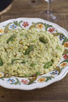 Asparagus risotto with pistachios is a classic Italian risotto recipe with a special extra ingredient that makes it even more flavourful. Italian Risotto, Asparagus Risotto, Vegetable Stock Cubes, Risotto Rice, Risotto Recipe, How To Cook Asparagus, Risotto Recipes, Blue Food, Gluten Free Dinner