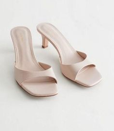 selling elegant sandals for women *women's sandals *real picture *Available in various colors *Available in various sizes *free shipping Fancy Heels, Shoes Beige, Elegant Sandals, Beige Heels, Heels Classy, Mule Sandals, Sandals For Women, Leather Mules, Dream Shoes