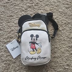 Adorable Otbb! Brand New!! Disney Adult, Luxury Bags Collection, Disney Bags, Girly Bags, Disney Bag, Disney Stuff, Disney Mickey, The Body, Kitchen Gadgets