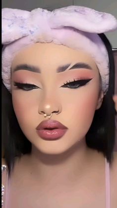 Makeup Idea For Birthday, Winter Makeup Looks For Brown Eyes, Bad B Makeup, Baddy Makeup Looks, Birthday Party Makeup Looks, Pretty Makeup Looks Natural, Unique Makeup Looks Creative, Make Baddie, Make Up Baddie