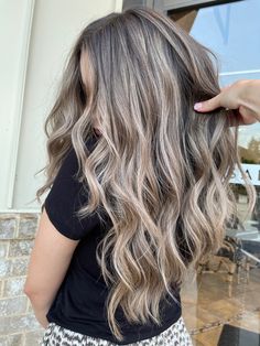 Blonde balayage hair Cool Blonde Hair Color Balayage, Psu Tailgate, Blonde Blonde Balayage, Full Highlights Blonde, Blonde Underneath Hair, Ootd Boots, Ootd Dinner, Lunch Dress, Balayage Hair Copper