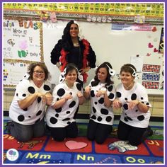 If you're looking for Halloween costumes for teachers that are easy and cheap, take a look at these cute ideas. These simple DIY costumes are easy to make and perfect for your group! Halloween Costumes For Teachers, Costumes For Teachers, Super Easy Halloween Costumes, Wicked Witch Costume, Black And White Wig, School Halloween Party