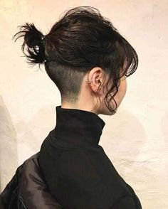 Layered Bob Undercut, Feminine Undercut Long Hair, Woman Undercut, Undercut Short Hair, Women Undercut, Undercut Hairstyles Women, Undercut Long Hair, Short Hair Tomboy, Undercut Women